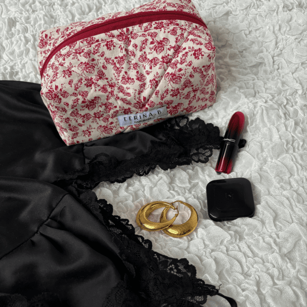 Toilettas M - Vintage Velvet Roses Dark Red