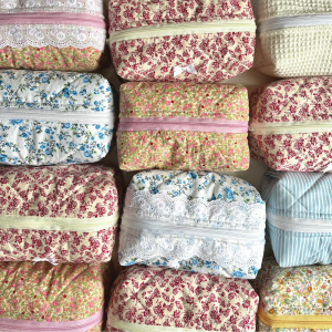 Toilettassen bloemen print kanten randje verschillende kleuren